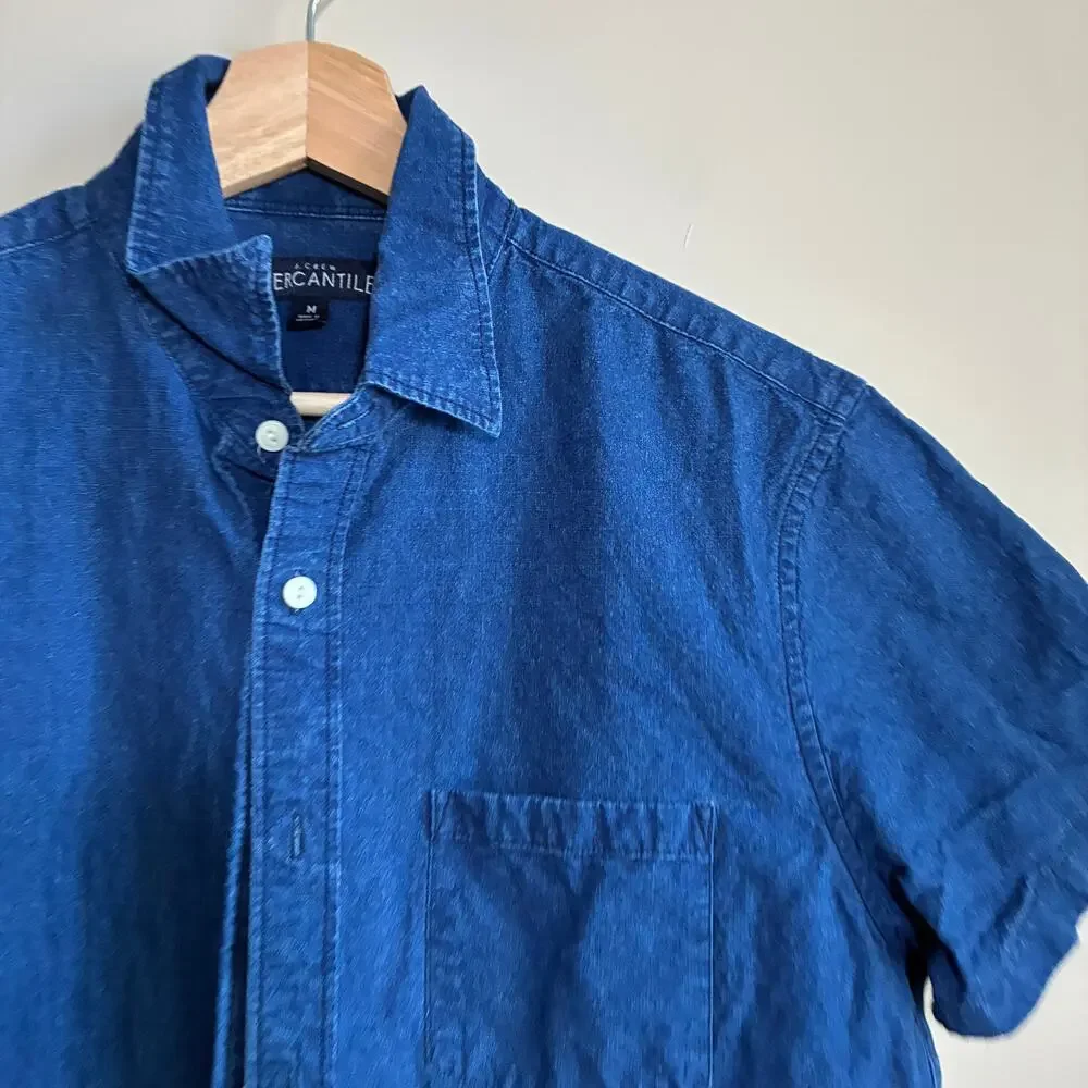 J.Crew Mercantile jean fabric short sleeved blue button down shirt men's size M